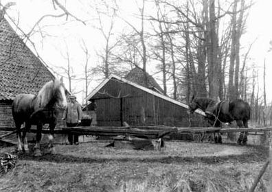 De  manege van de dorsmachiene