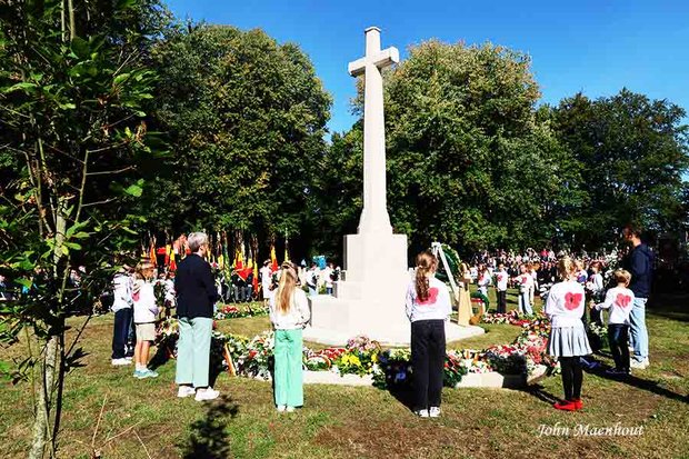 Adegem - Canadees Kerkhof