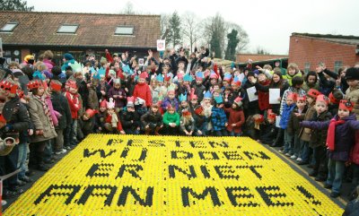 DE PAPAVER DOET NIET MEE AAN PESTEN