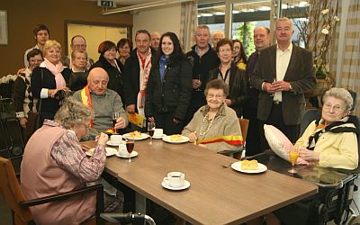 HET FOLKLOORKE EN CC ROT WEISS OP BEZOEK IN HET WARMHOF