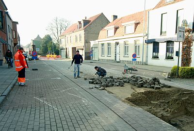 AUTOMOBILIST NEGEERT WEGVERSPERRING