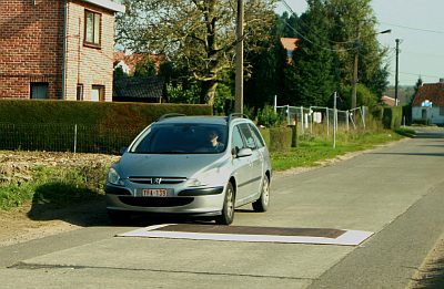 ER KOMT OPNIEUW EEN VERKEERSKUSSEN IN DE VERBRANDEN BOS