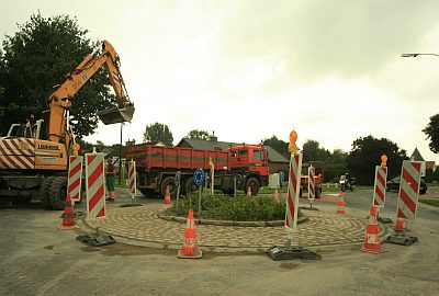 ZWAAR VERKEER RIJDT KASSEIEN LOS