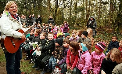 PAASHAAS OP BEZOEK BIJ DE GEZINSBOND ADEGEM