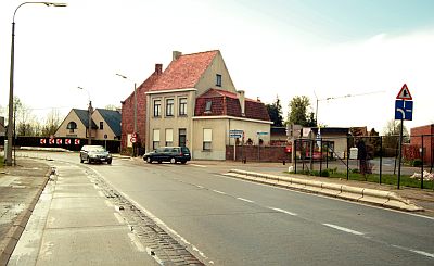 PROVINCIE SCHUIFT HERSTEL VELDEKENSSTRAAT OP DE LANGE BAAN