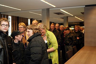 MALDEGEM OPENT GERENOVEERD EN UITGEBREID GEMEENTEHUIS MET VOLKSFE