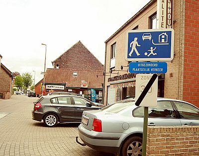 VERKEERSBORDEN ZORGEN VOOR VERWARRING