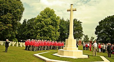 CANADEES MANNENKOOR ZONG OP HET CANADEES KERKHOF IN ADEGEM