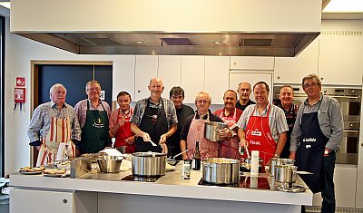 BIJ DE GEZINSBOND KOOKTEN DE MANNEN