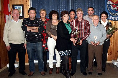 ADEGEMSE DUIVENMELKERS ROND DE FEESTTAFEL