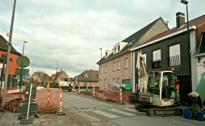 NIET AANGEKONDIGDE INGRIJPENDE WERKEN OP DEN HOEKE