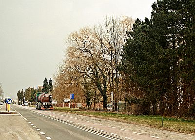 PARKEERVERBOD VOOR VRACHTWAGENS IN DE STAATSBAAN