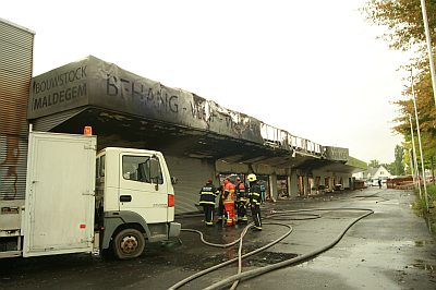 AANGESTOKEN BRAND LEGT VAN RAES EN BOUWSTOCK TAELDEMAN IN AS