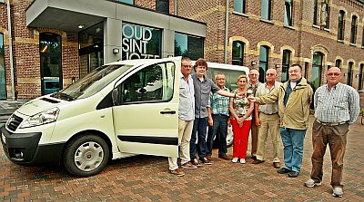 NIEUWE MINIBUS VOOR MINDERMOBIELENCENTRALE