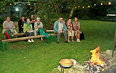 GEZINSBOND ADEGEM ZONG BIJ HET KAMPVUUR