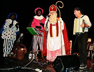 SINTERKLAAS BLEEF LANGER IN ADEGEM