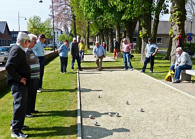 PETANQUE SPELEN VOOR OUD SINT JOZEF