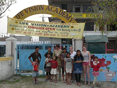 OP WERKBEZOEK IN NEPAL