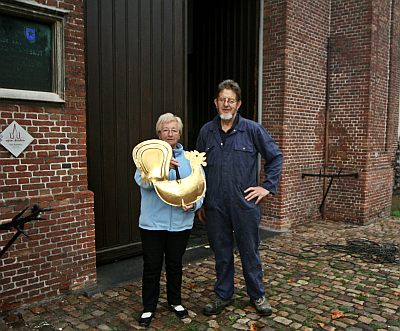 ER STAAT WEER EEN HAAN OP DE SINT ADRIANUSKERK