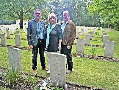 SUSAN DANCE OP BEZOEK BIJ HET GRAF VAN HAAR OOM