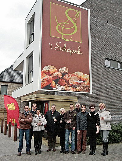 't SCHRIJVERKE VIND JE NU IN DE STAATSBAAN 9