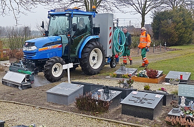 MALDEGEM BESTRIJDT ONKRUID MET KOKEND WATER