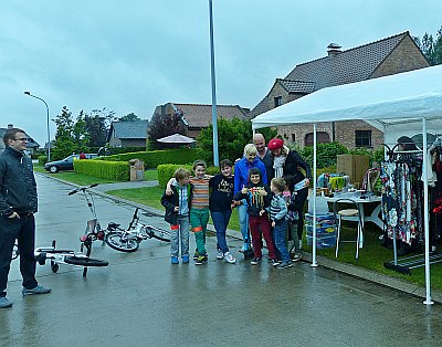 GARAGEVERKOOP IN DE REGEN