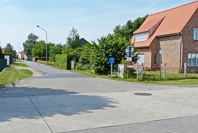 ZELFS OUDERS NEGEREN HET EENRICHTINGSVERKEER IN DE ZANDAKKERS