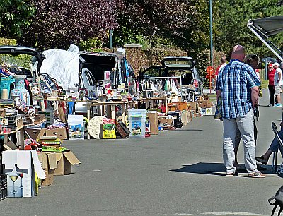 EERSTE ROMMELMARKT IN DE MOEREWEGE