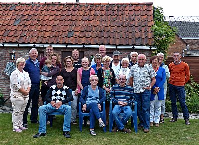 MET 't FOLKLOORKE ROND DE FEESTTAFEL