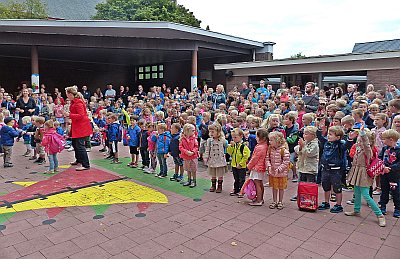 DE PAPAVER BEGINT SCHOOLJAAR MET DANSJE EN NIEUWE KLASLOKALENDE P