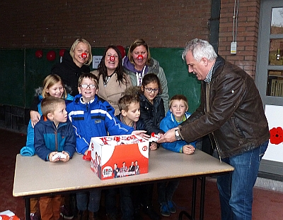 DE PAPAVER STEUNT DE RODE NEUZEN ACTIE