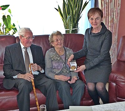 HILDA EN ETIENNE VIERDEN HUN BRILJANTEN HUWELIJKSJUBILEUM