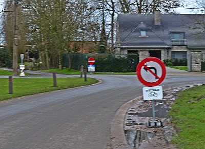 OOK VERKEERSBORDEN IN BROEKELKEN WERDEN AL VERPLAATST