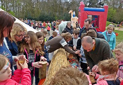 BUITENSPEELDAG LOKTE HONDERDEN KINDEREN