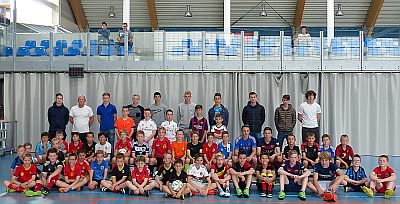 VOETBALSCHOOL ONTVING OUD-LEERLINGEN