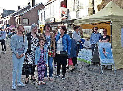 ADEGEM BLIKT TERUG OP EEN ZONNIGE EN GESLAAGDE KERMIS