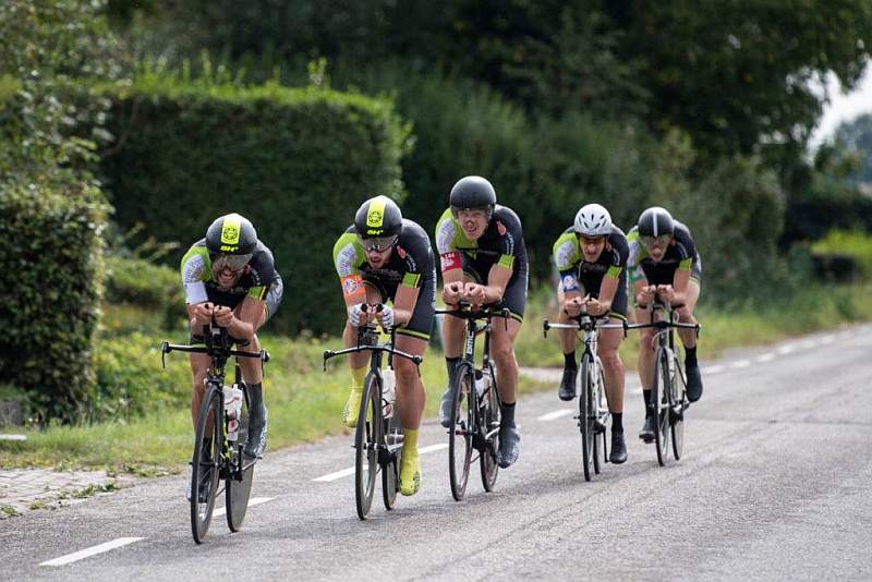 CT THE BANANAS DERDE IN 100KM PLOEGENTIJDRIT IN BREDA