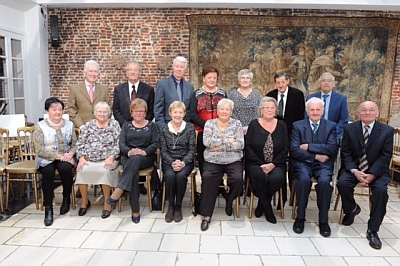 DE ADEGEMNAREN VAN 1936 ROND DE FEESTTAFEL