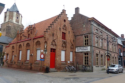 OUD SCHEPENHUIS EN OUD STADHUIS STAAN OP 750.000 EURO