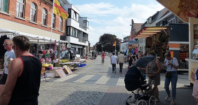 ADEGEM KERMIS BEGON ONDER EEN STRALENDE ZON