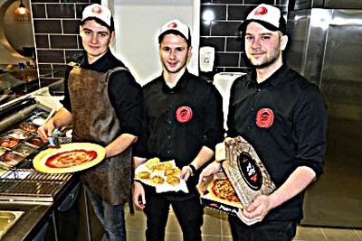 EERSTE MEETJESLANDSE PIZZA HUT STAAT IN ADEGEM