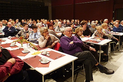 STEVE RYCKIER SHOWMAN TIJDENS DE SENIORENNAMIDDAG