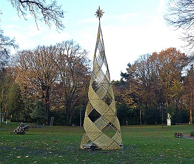 MEER KERSTVERLICHTING IN HET CENTRUM