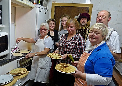't FOLKLOORKE BAKTE PANNENKOEKEN IN DE KASTELEIN