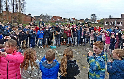LOUIS DE ROO OP BEZOEK BIJ DE GBS DE KRUIPUIT