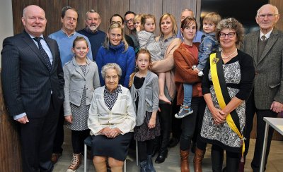 PAULA DE LANGE VIERDE 100STE VERJAARDAG IN AVONDZEGEN