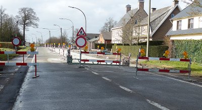 LICHTEN REGELEN HET VERKEER OP DE EEKLOSEWEG