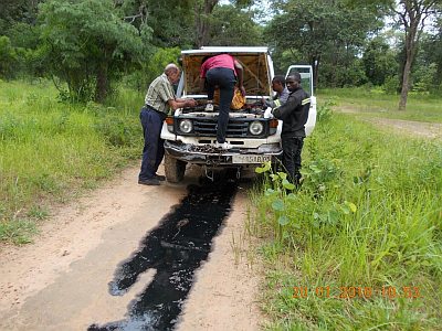 LEON DE SCHEPPER HERSTELT TRAKTOREN, MACHINES EN MOTOREN IN CONGO