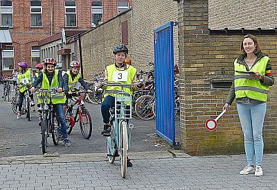 DE ARK ORGANISEERDE FIETSEXAMEN